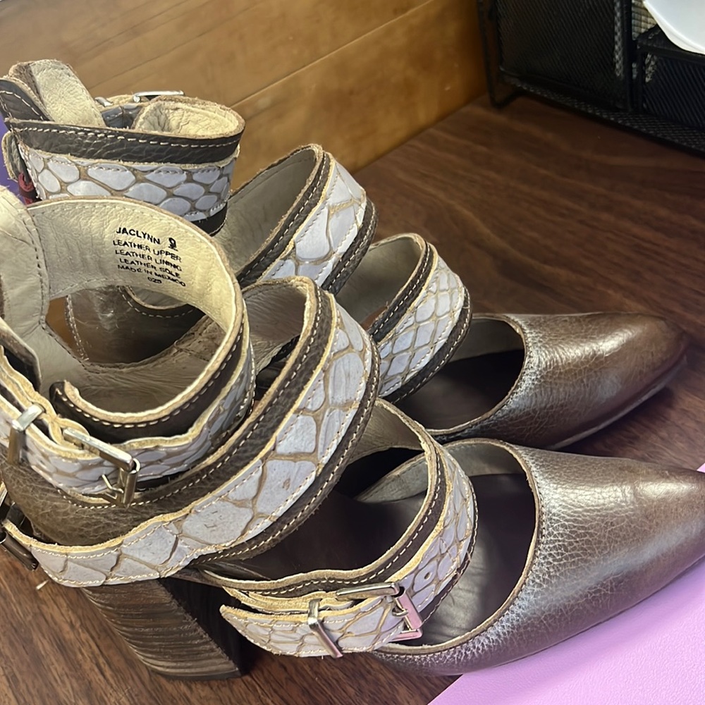Freebird “Jaclynn” sz 9